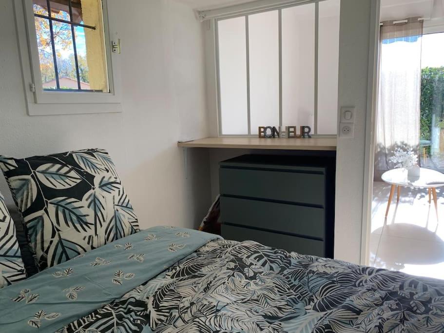 Maisonnette Dans Belle Residence Saint-Vallier-de-Thiey Екстер'єр фото
